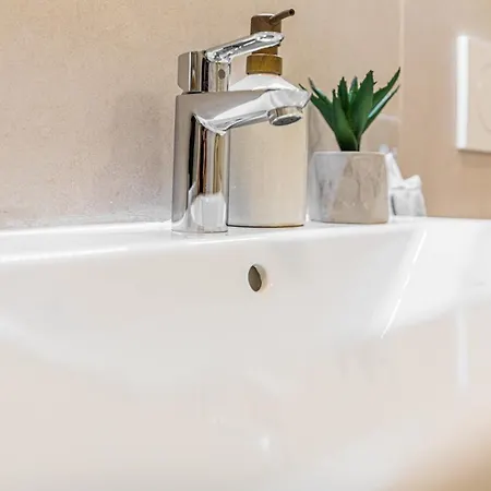 Luxury Style 2 By R&l In Centre Apartment *