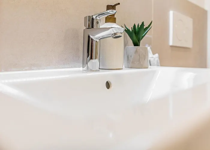 Luxury Style 2 By R&l In Centre Apartment *